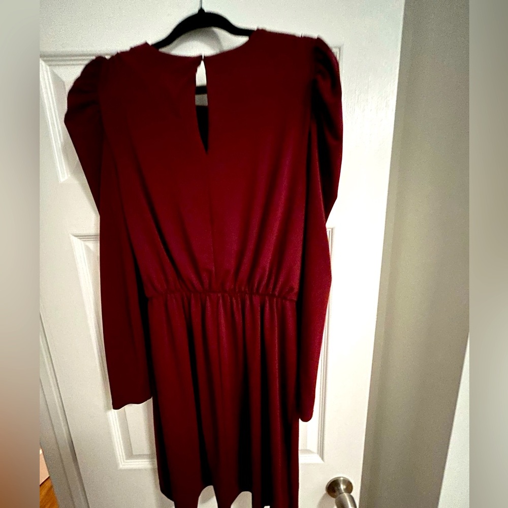 Express Women’s Dress w/Round neckline
Occasion: Party/Cocktail/Casual/Formal
